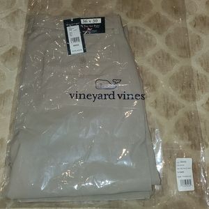 Vineyard Vines on-the-go pants